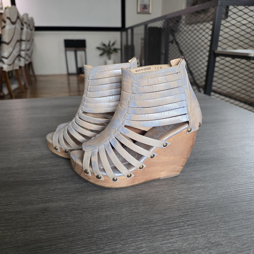 Bed Stu Light Tan And Silver Strappy Wedges - Picture 5 of 11
